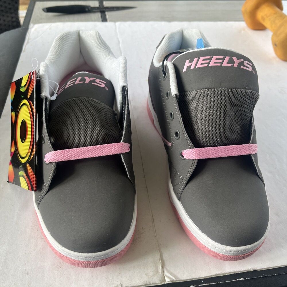 Heelys Size 6y Or 7 Women’s Pink And Grey